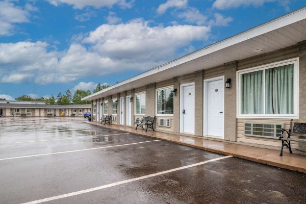 Canadas Best Value Inn (Brackley)